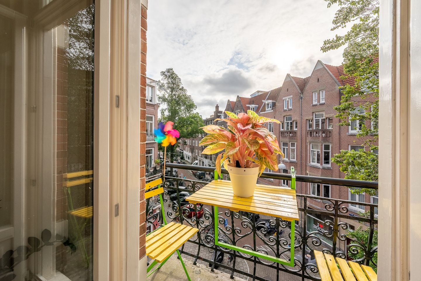 Photo 10 of Tweede Helmersstraat 28-3