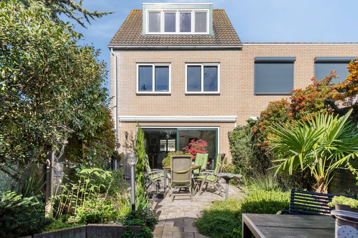 Foto 2 van Ruth Firststraat 2