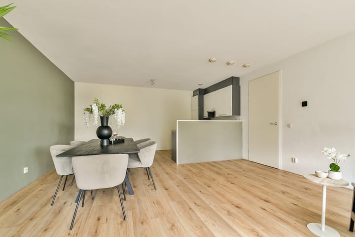 Photo 7 of Van Embdenstraat 12