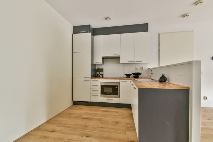 Photo 9 of Van Embdenstraat 12