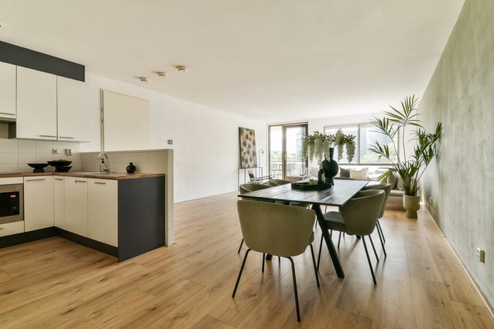 Photo 10 of Van Embdenstraat 12