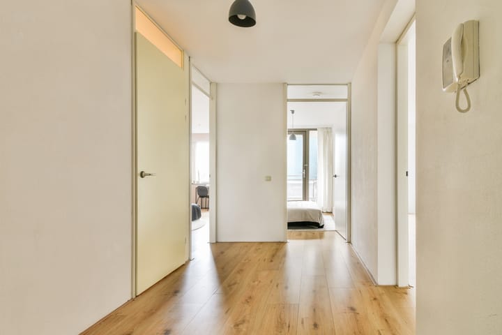 Photo 17 of Van Embdenstraat 12