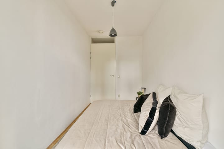 Photo 26 of Van Embdenstraat 12