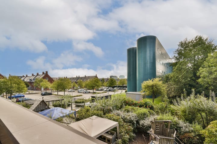 Photo 27 of Van Embdenstraat 12