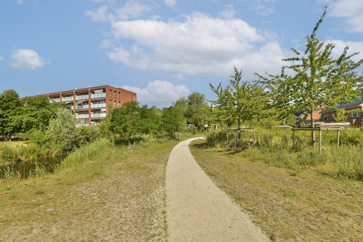 Photo 31 of Van Embdenstraat 12