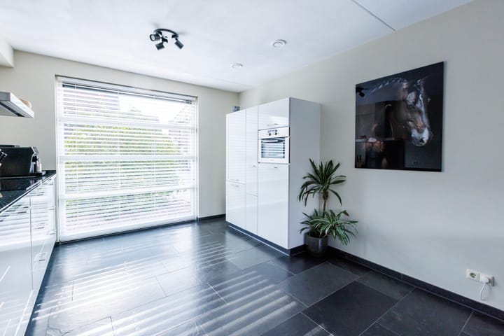 Foto 10 van Madeliefstraat 8