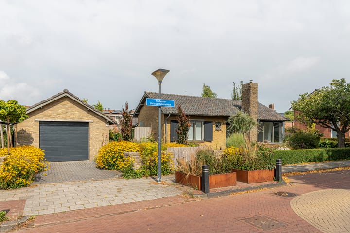 Photo 46 of Professor Ulricus Huberstraat 15