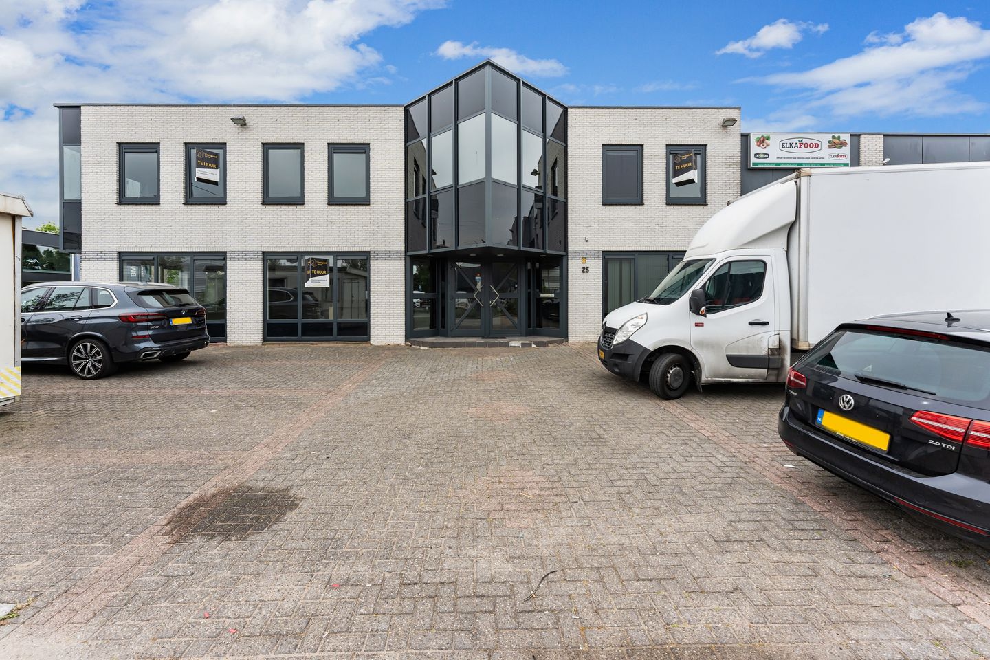 Bekijk foto 1 van Van 't Hoffstraat 25