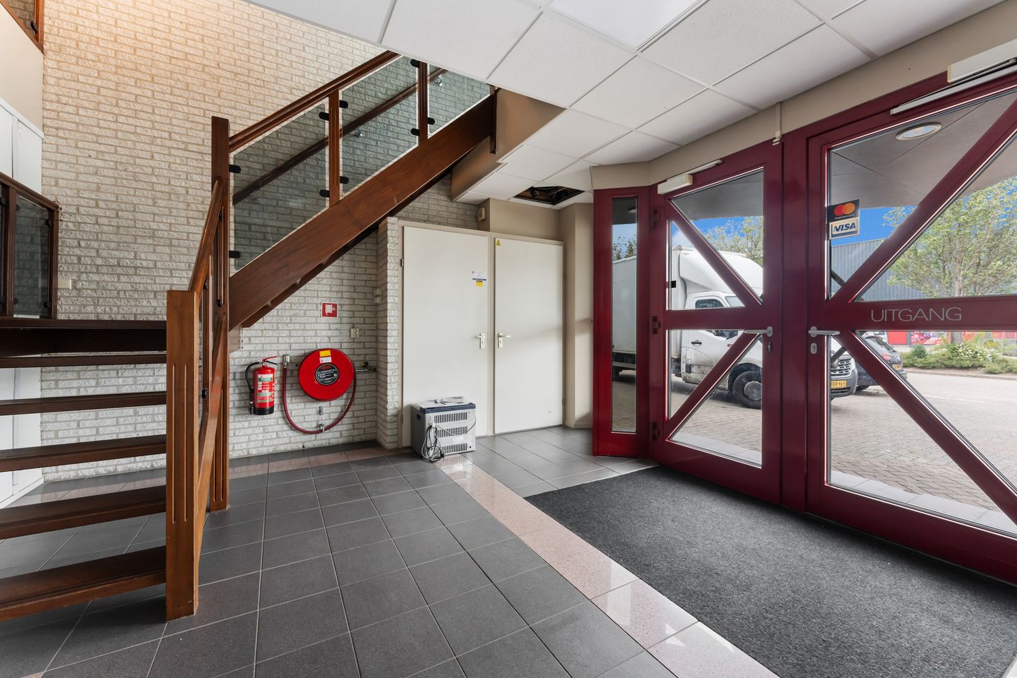 Bekijk foto 2 van Van 't Hoffstraat 25