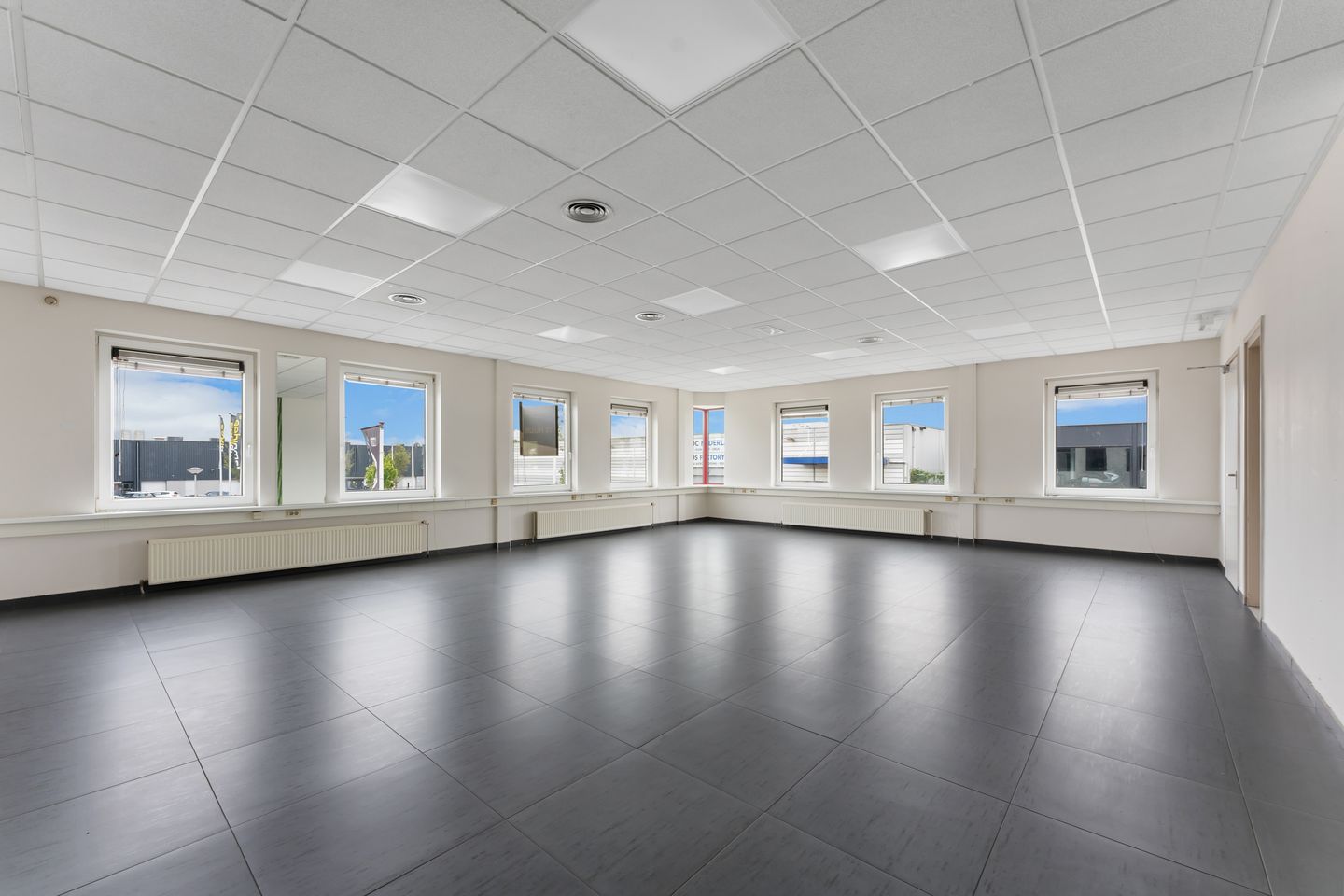 Bekijk foto 5 van Van 't Hoffstraat 25