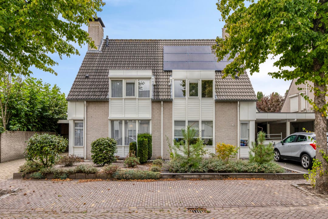 Foto 1 van Den Hof 23