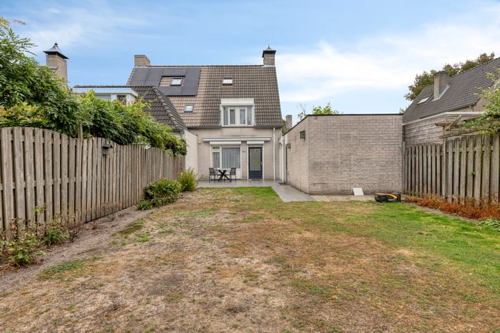 Foto 26 van Den Hof 23