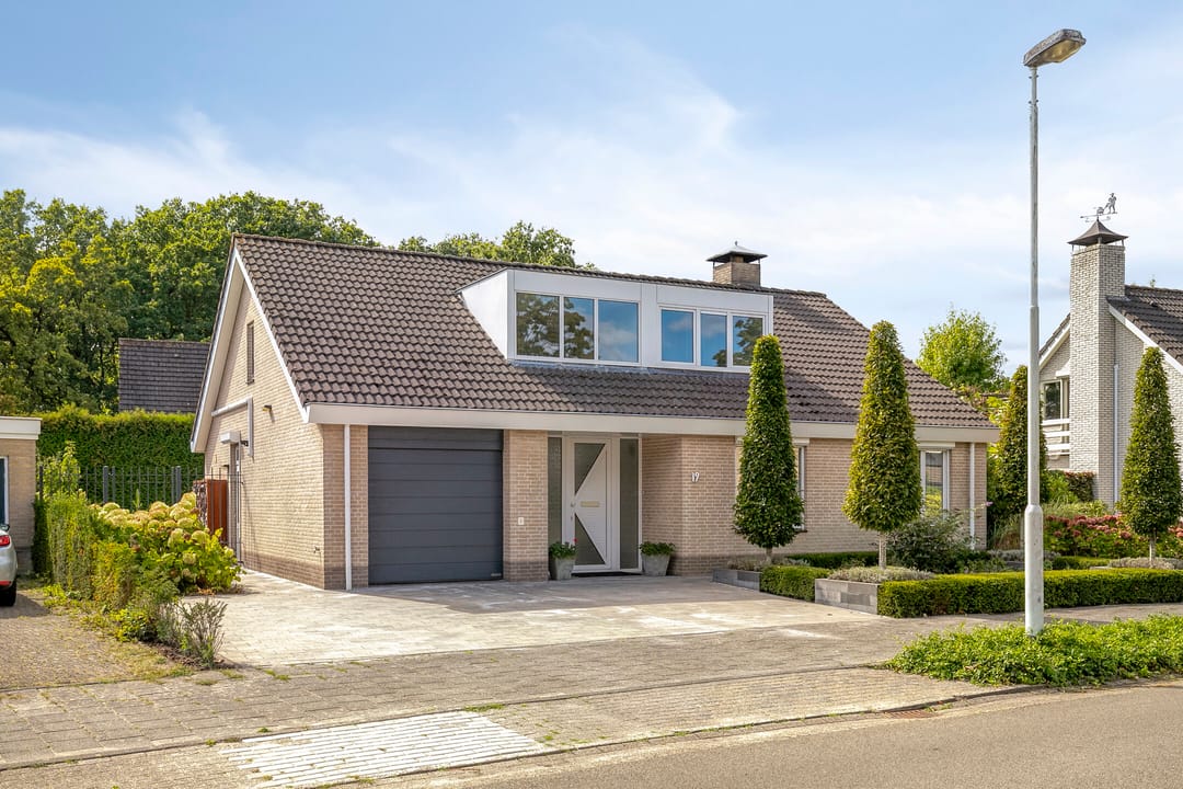 Foto 1 van Verzetsheldenlaan 19