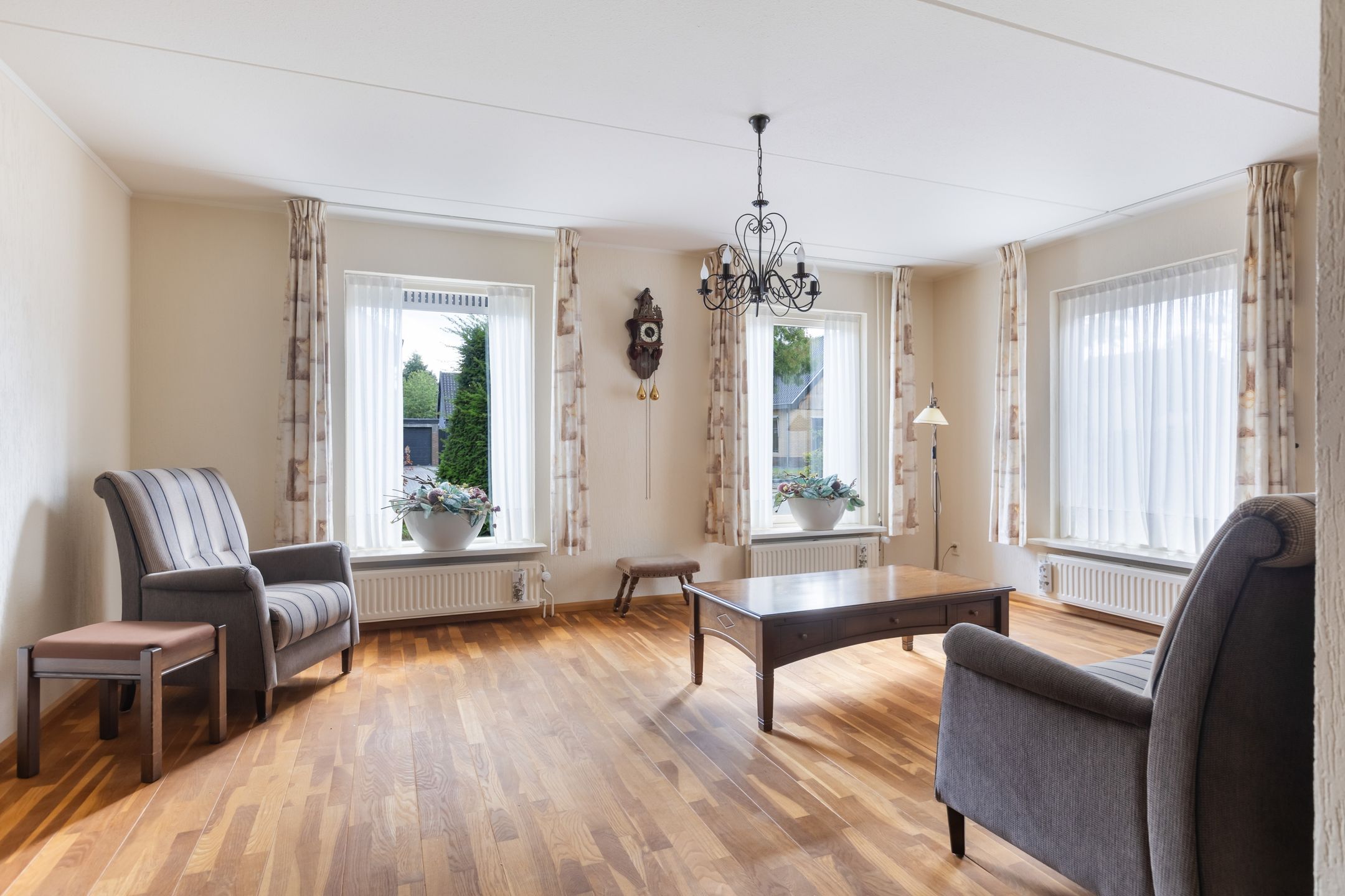 Photo 3 of Schras 24-A