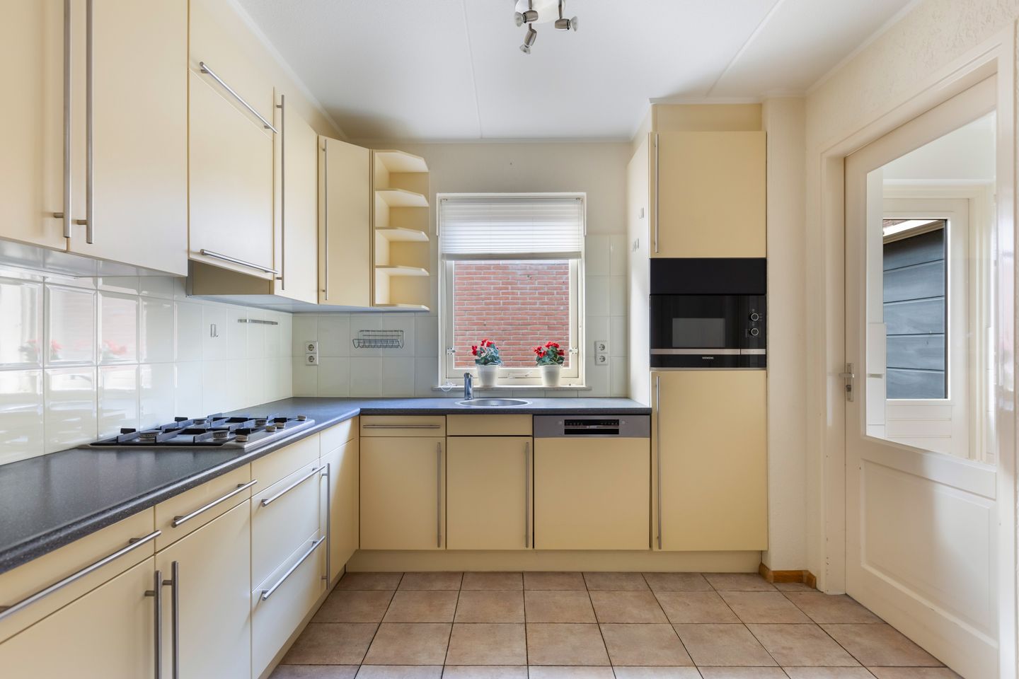 Photo 10 of Schras 24-A