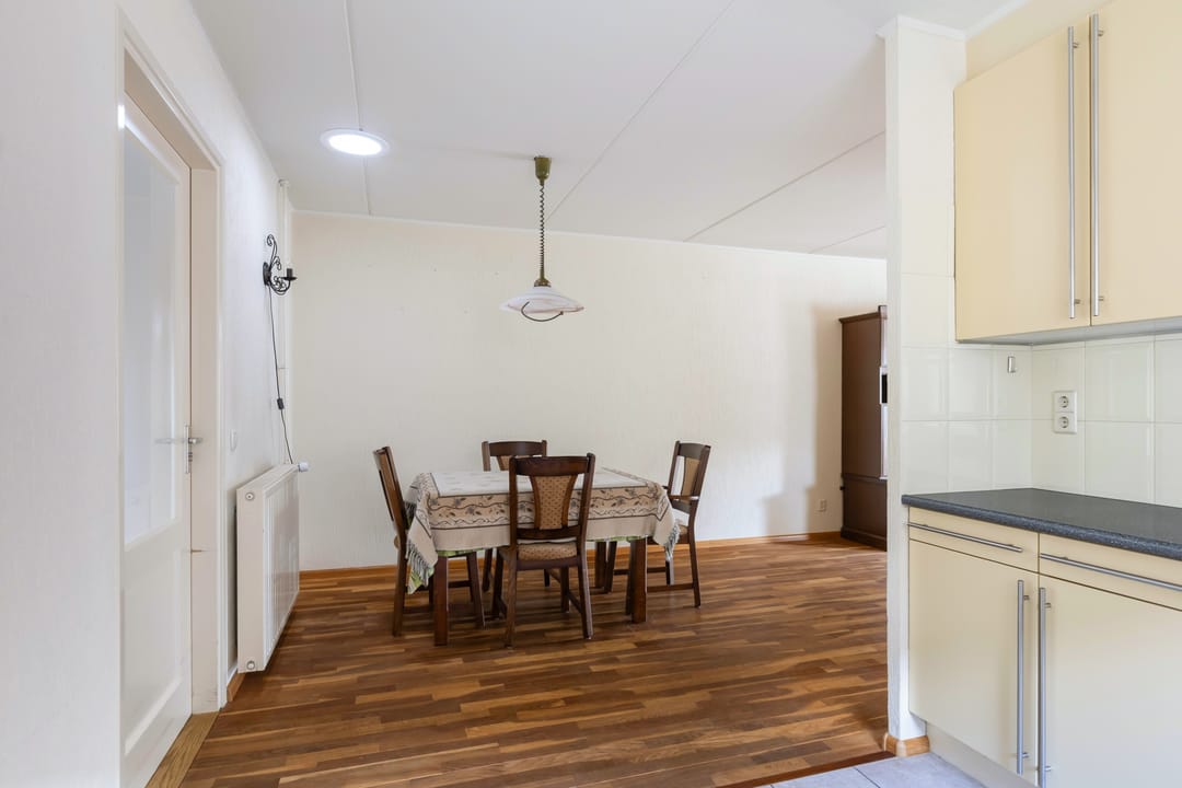 Photo 11 of Schras 24-A