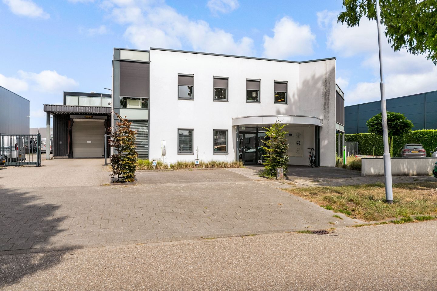 View photo 1 of Mangaan 11