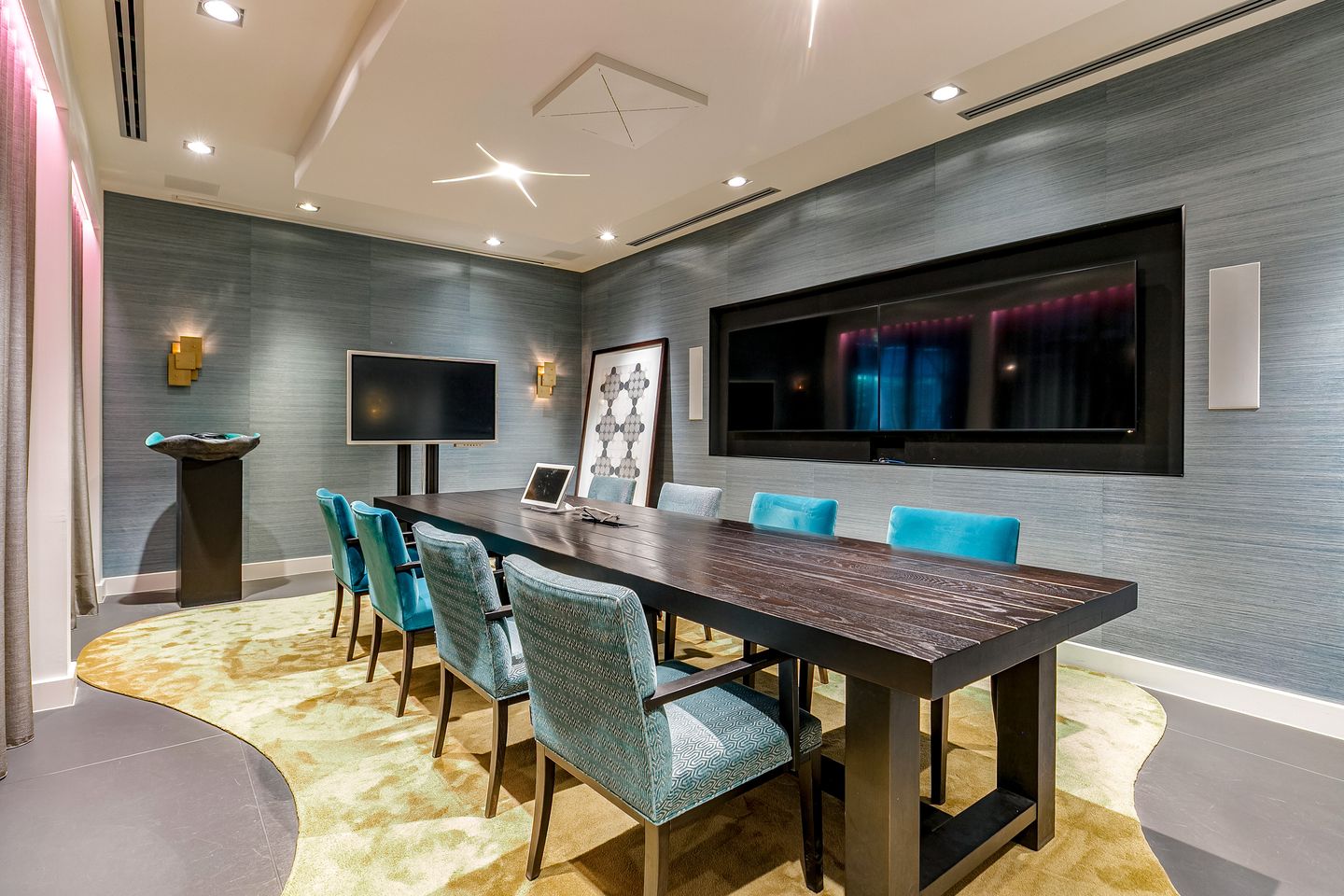 View photo 2 of Mangaan 11