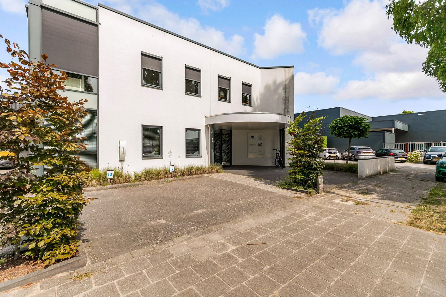 View photo 5 of Mangaan 11