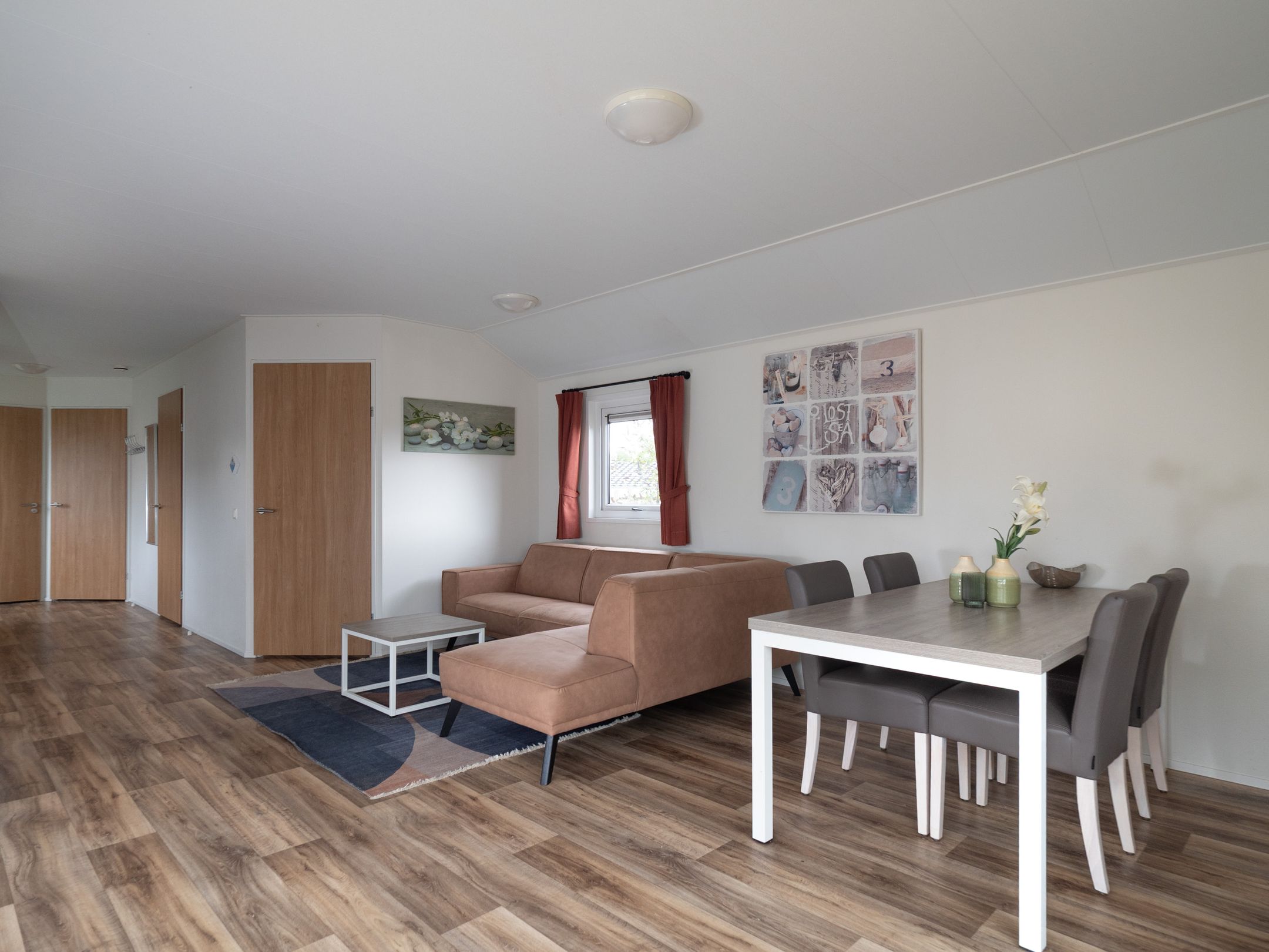 3-bedroom freehold villa in Linden — photo 4 of 5