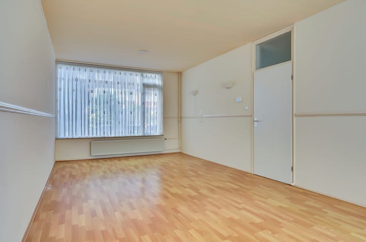 Photo 3 of Bisschopstraat 18