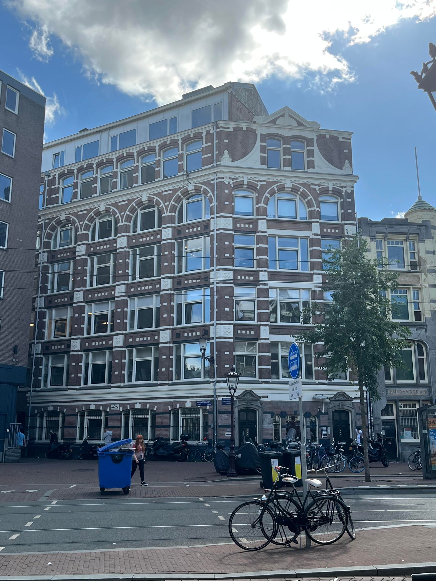 View photo 1 of Nieuwezijds Voorburgwal 21
