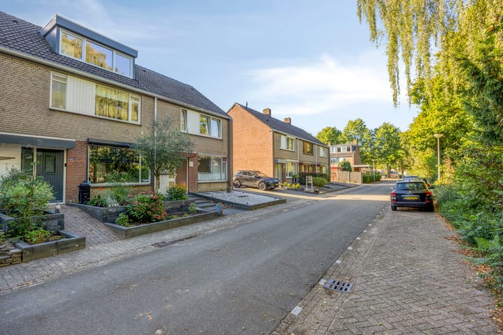 Foto 7 van Burg van Leentstraat 54