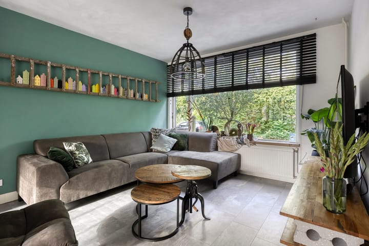 Foto 16 van Burg van Leentstraat 54