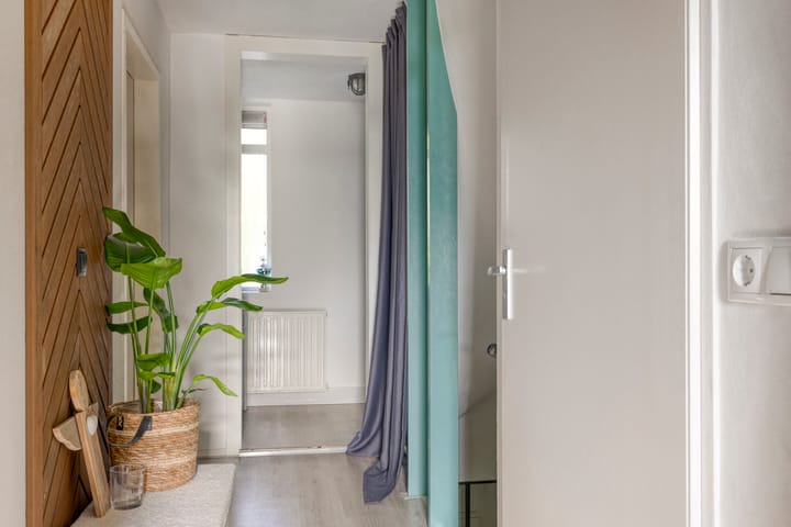 Foto 29 van Burg van Leentstraat 54