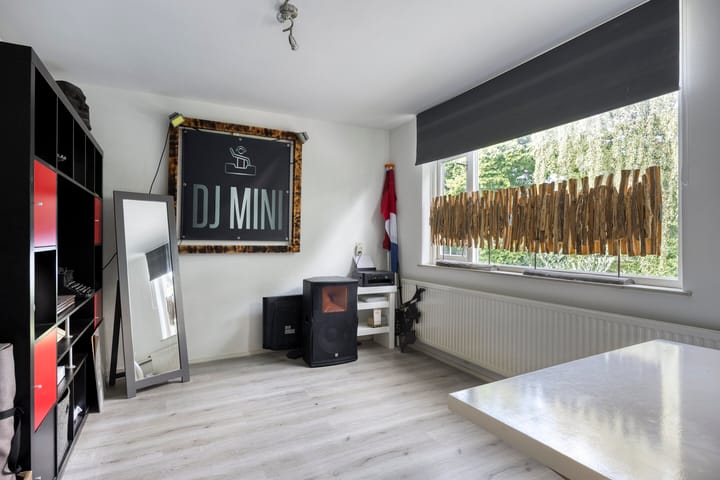 Foto 38 van Burg van Leentstraat 54