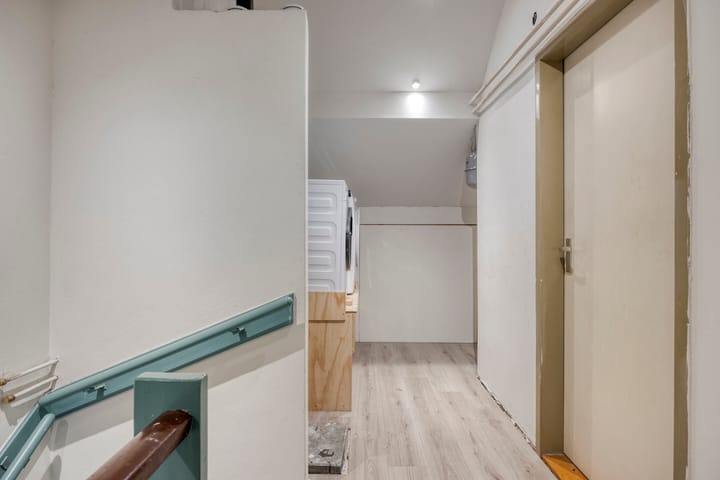 Foto 39 van Burg van Leentstraat 54