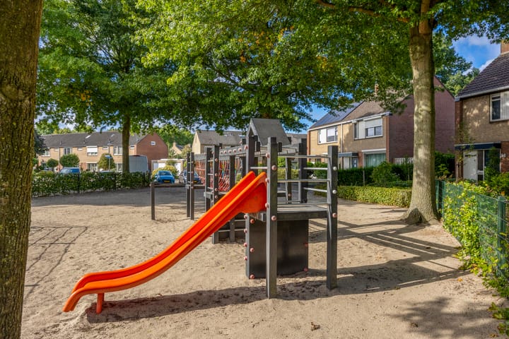 Foto 49 van Burg van Leentstraat 54