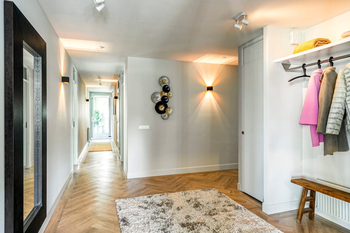 Photo 6 of Amphion 102