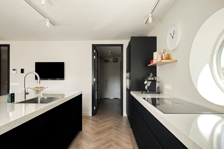 Photo 13 of Amphion 102