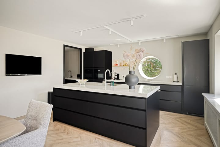 Photo 14 of Amphion 102