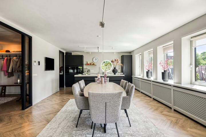 Photo 18 of Amphion 102