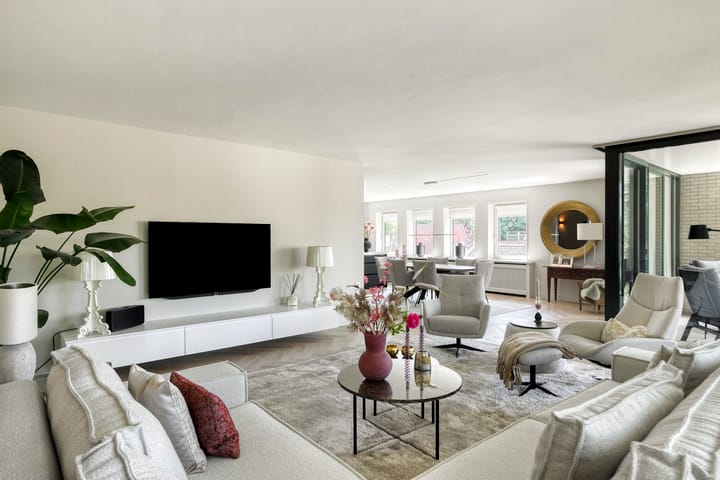 Photo 21 of Amphion 102