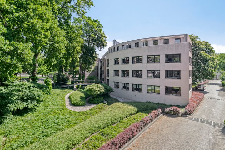 Photo 33 of Amphion 102