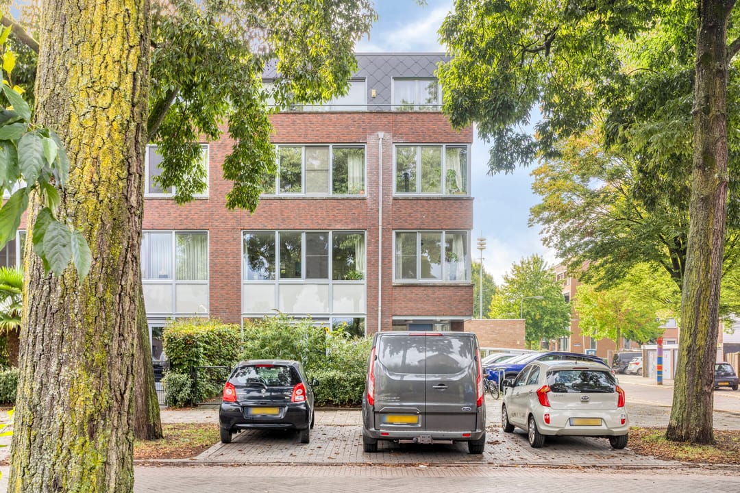 Photo 1 of Professor Regoutstraat 72