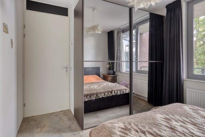 Foto 19 van Professor Regoutstraat 72