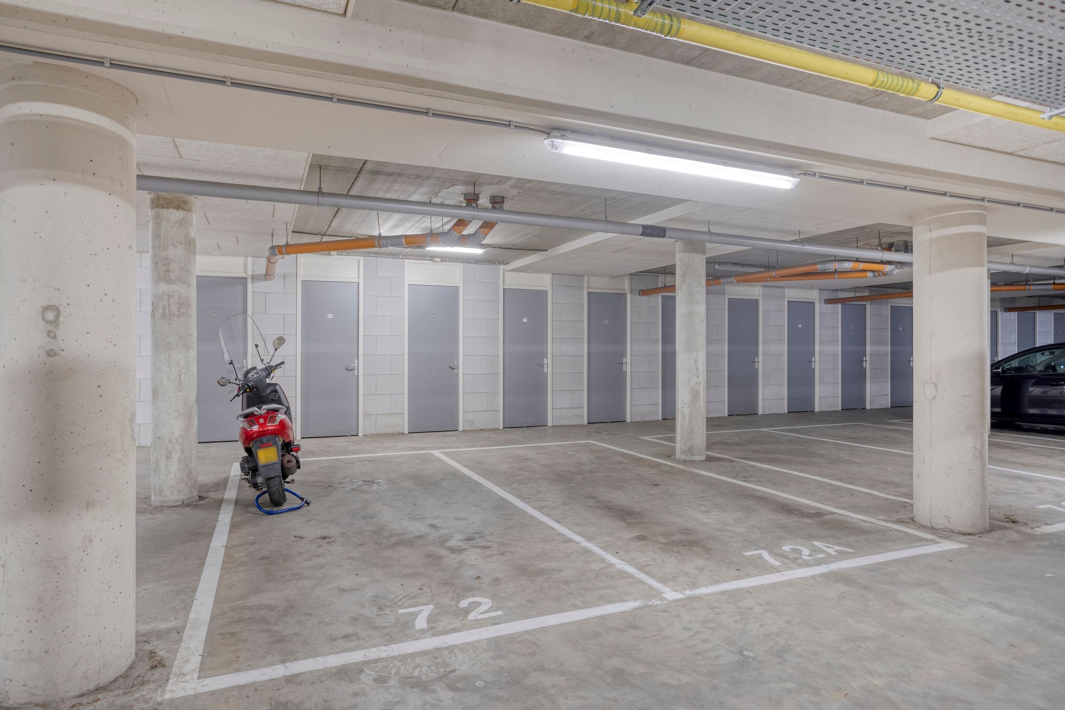 Photo 21 of Professor Regoutstraat 72