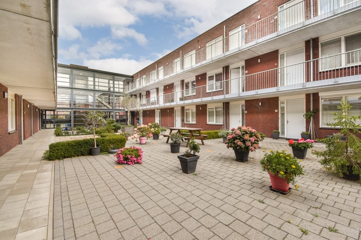 Photo 22 of B.G.J. Berntzenstraat 13