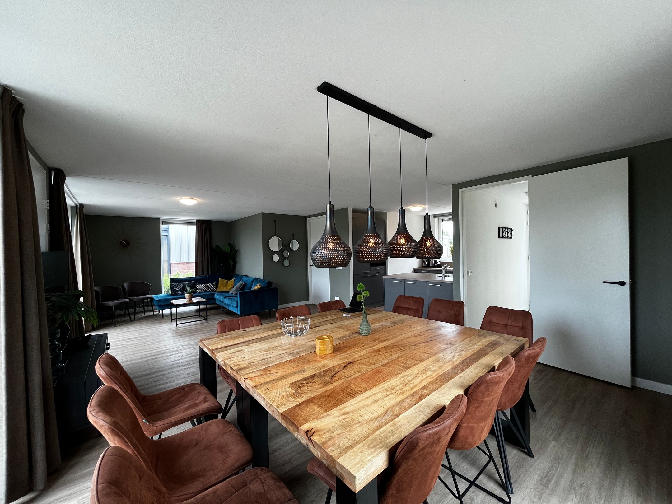 6-bedroom freehold villa in Linden — photo 5 of 5