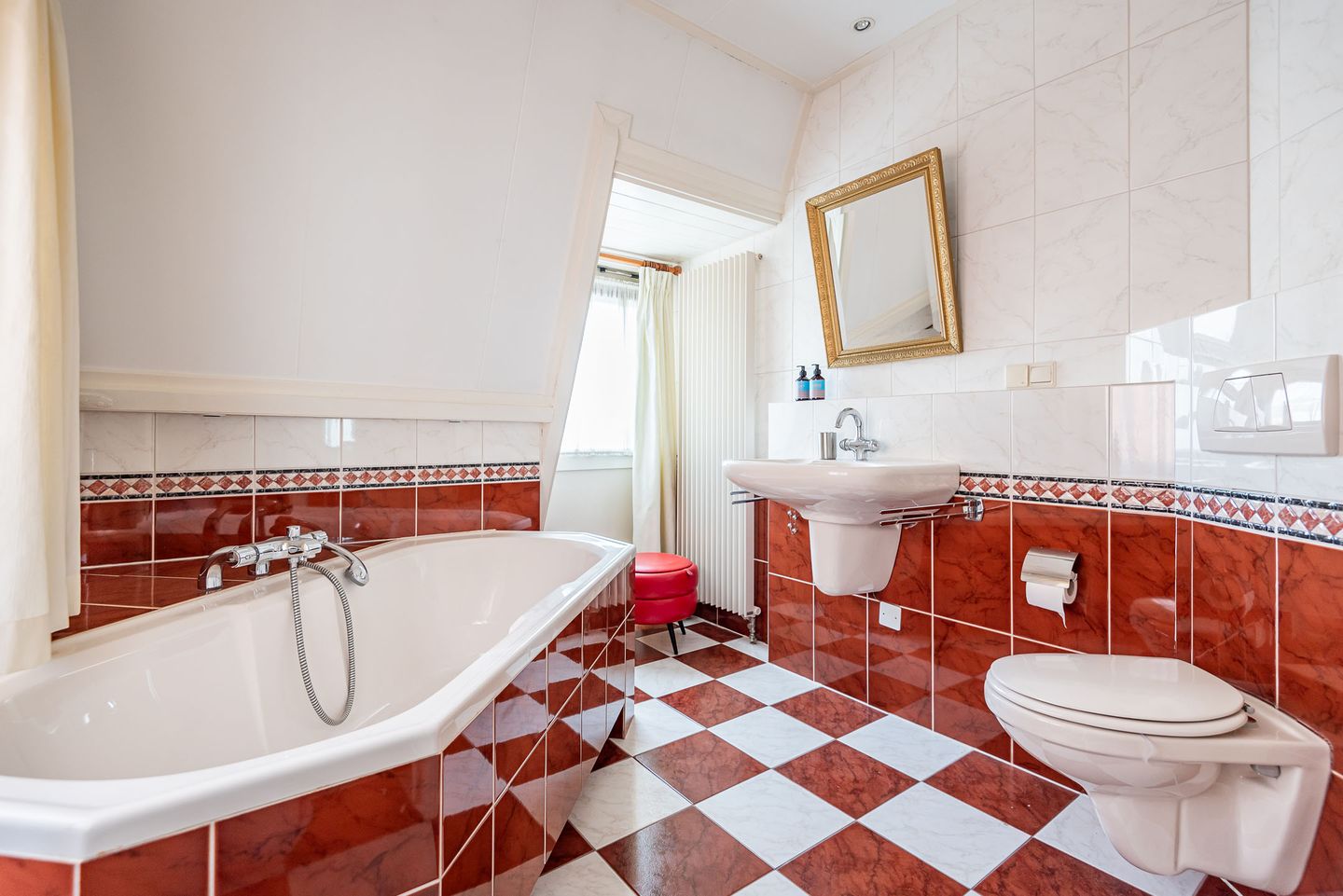 Foto 25 van Deken Nijkampstraat 20