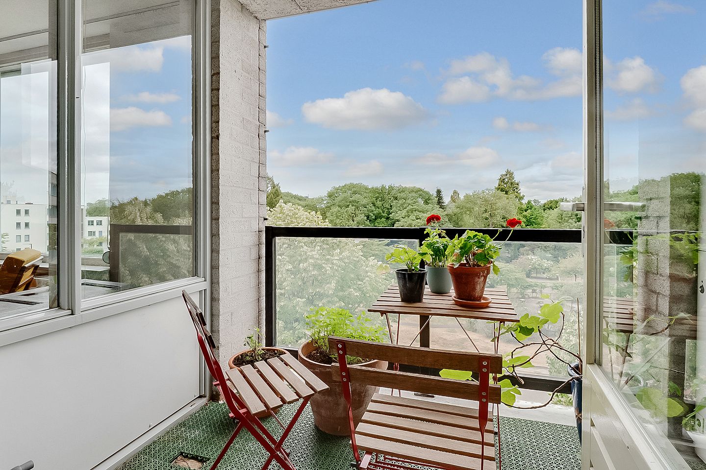 Photo 5 of Aartsbisschop Romerostraat 411