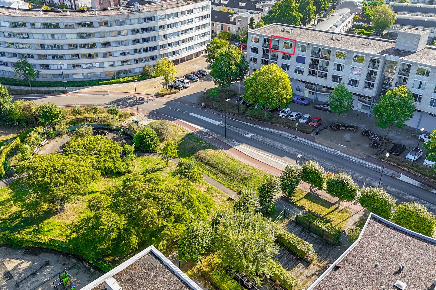 Photo 10 of Aartsbisschop Romerostraat 411