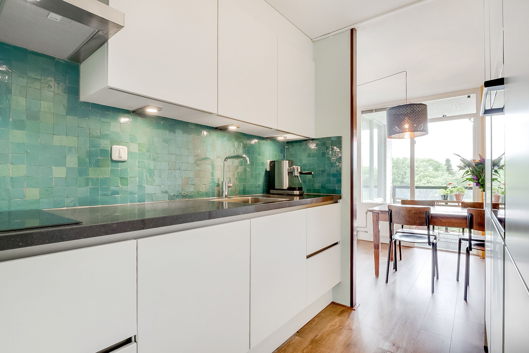 Photo 24 of Aartsbisschop Romerostraat 411