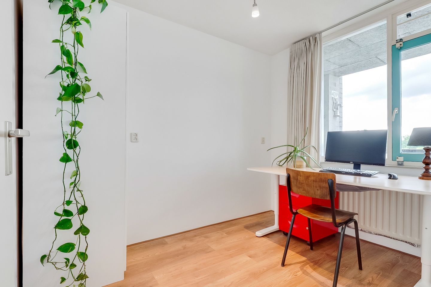 Photo 35 of Aartsbisschop Romerostraat 411