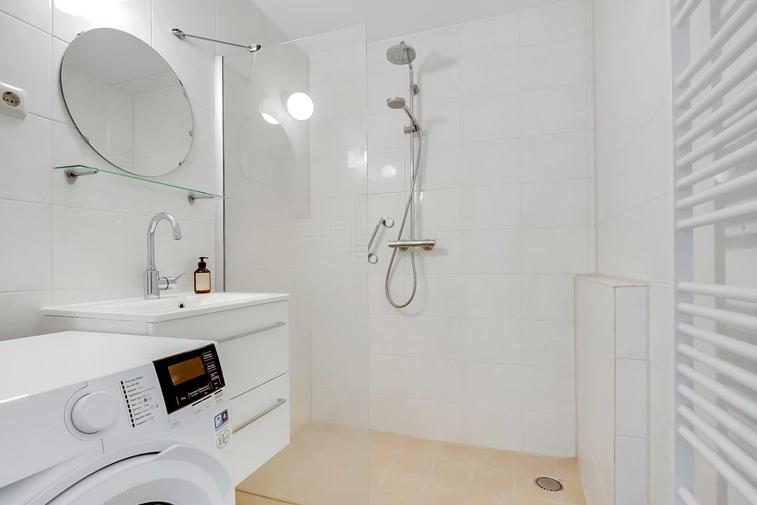 Photo 38 of Aartsbisschop Romerostraat 411