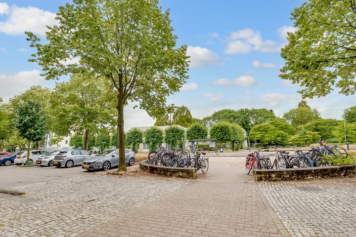 Foto 42 van Aartsbisschop Romerostraat 411